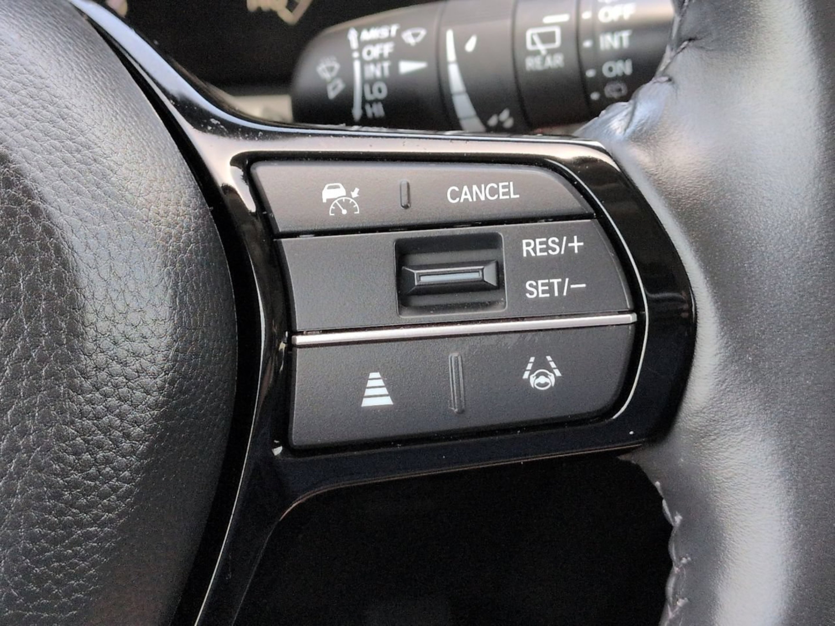 Used 2024 White Honda EX-L image 31