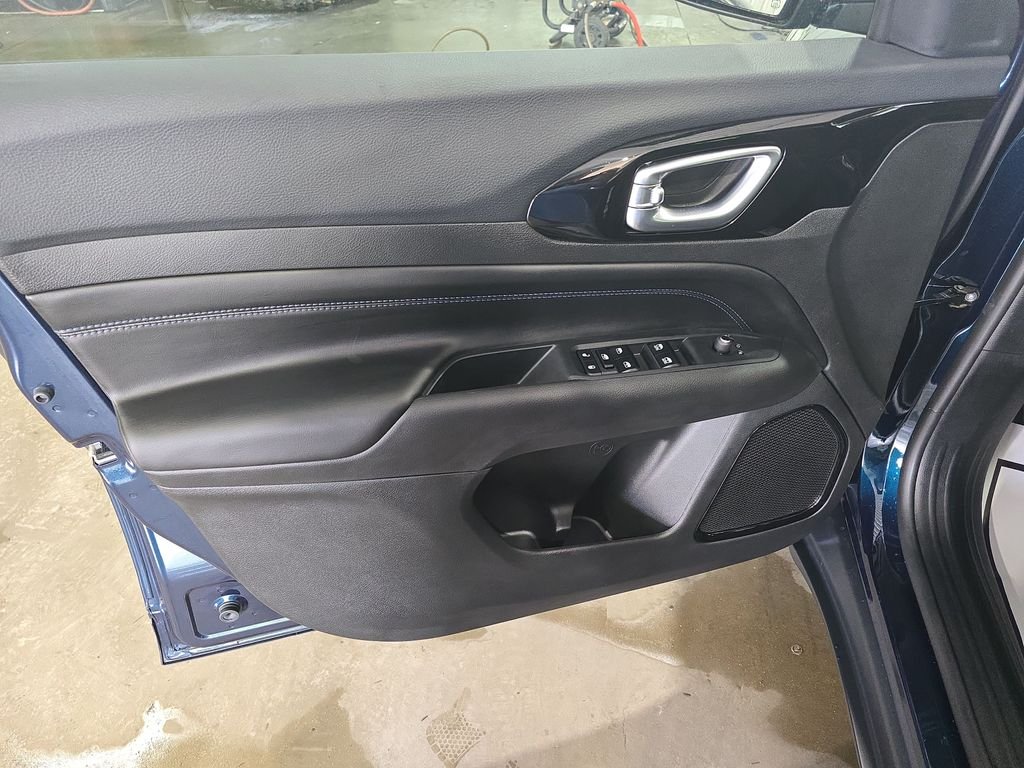 New 2026 Fathom Blue Pearl-Coat Exterior Paint Jeep Latitude image 11