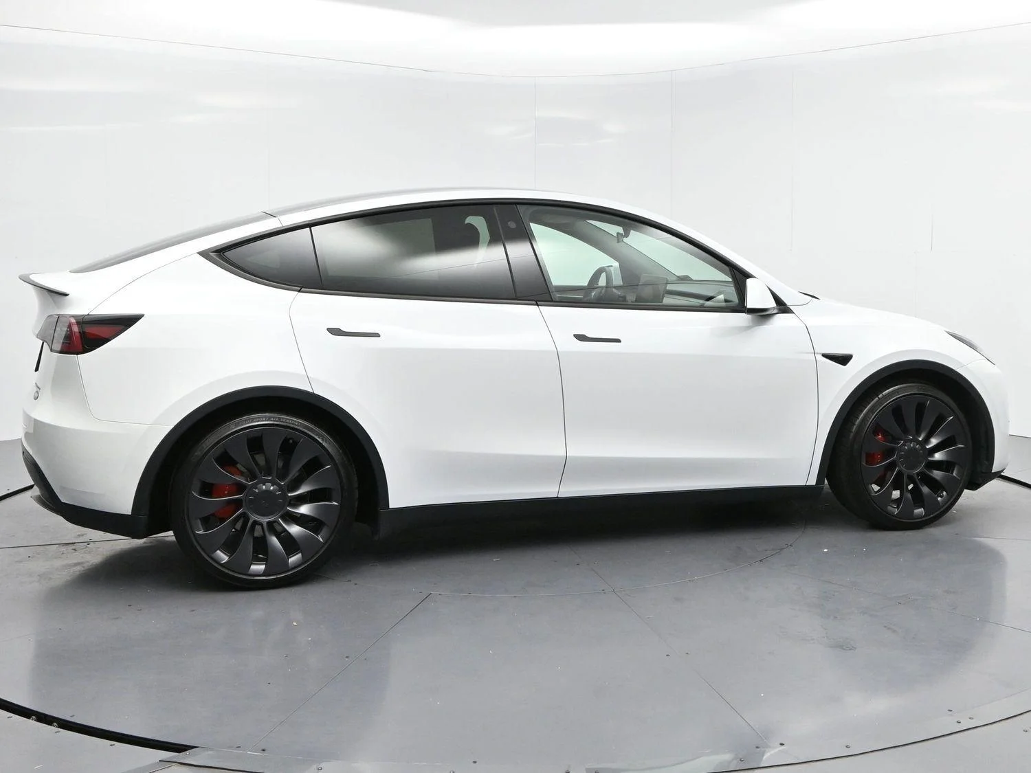 Used 2023  Tesla Performance image 8