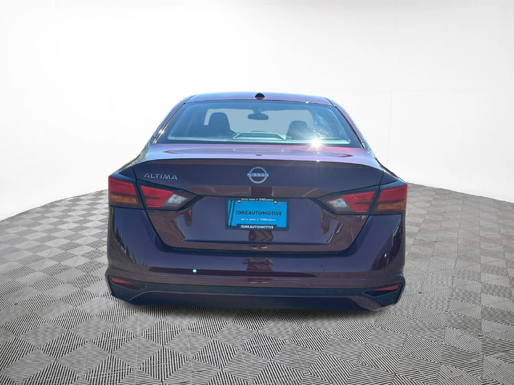 Used 2025 Red Nissan SV image 10