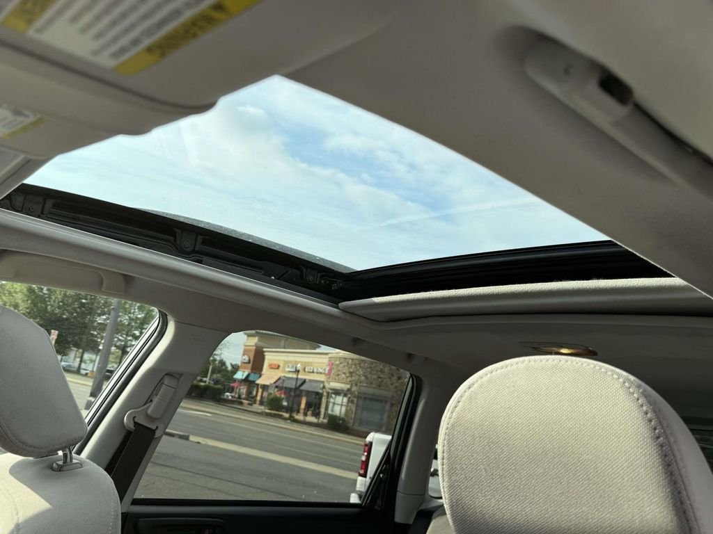 Used 2015 Green Metallic Subaru 2.5i Premium image 4