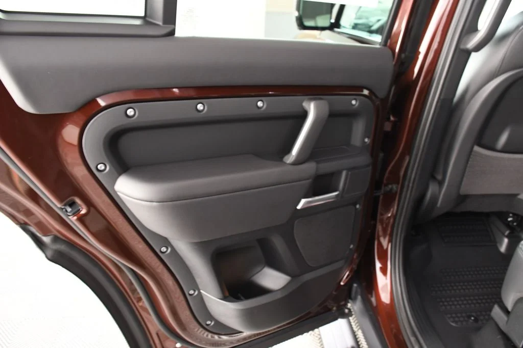 New 2026 Sedona Red Land Rover X-Dynamic SE image 26