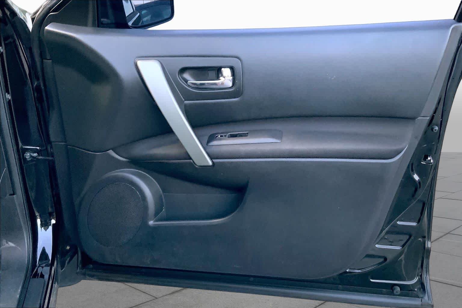 Used 2015 Super Black Nissan S image 19