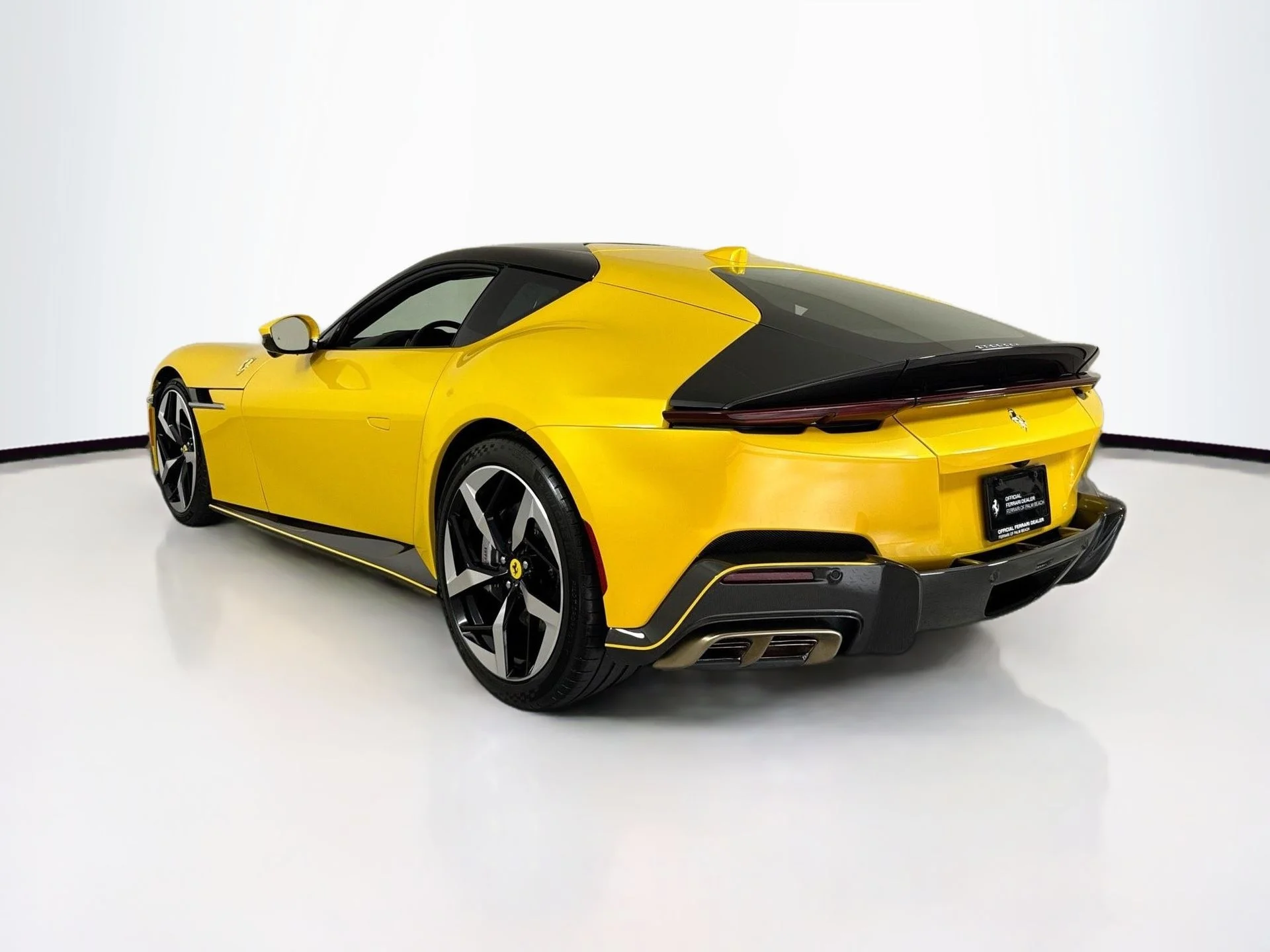 Certified Used 2025 Giallo Triplo Strato Ferrari Base image 5