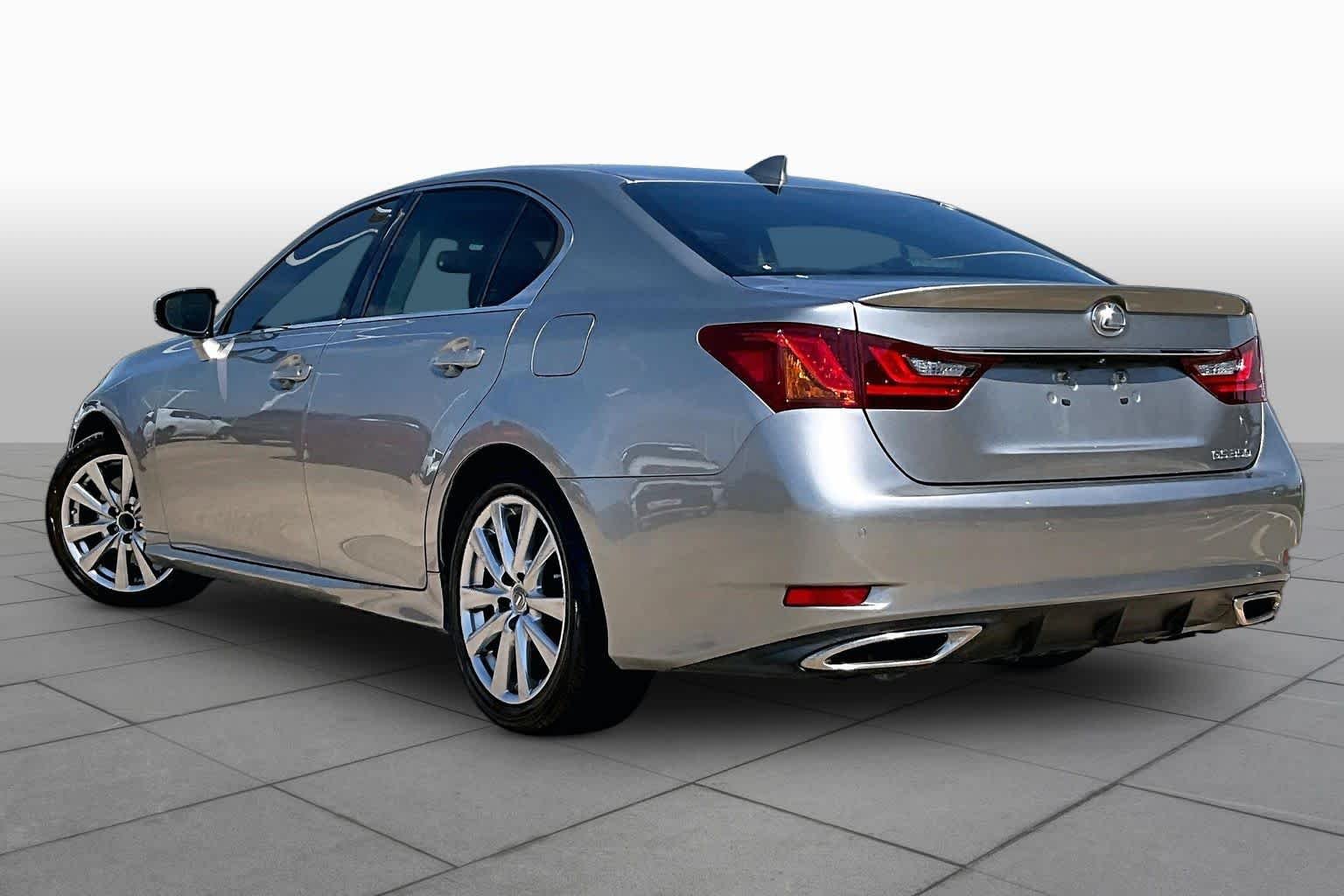Used 2015 Atomic Silver Lexus  image 12