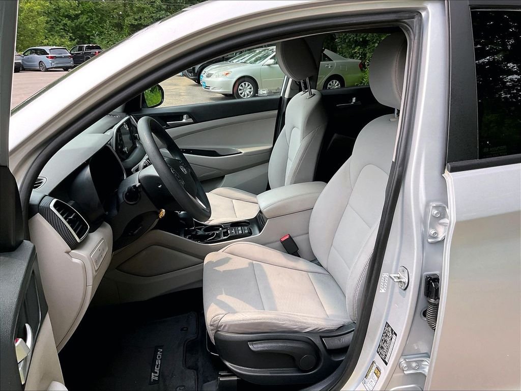 Used 2019 Silver Hyundai SE image 10