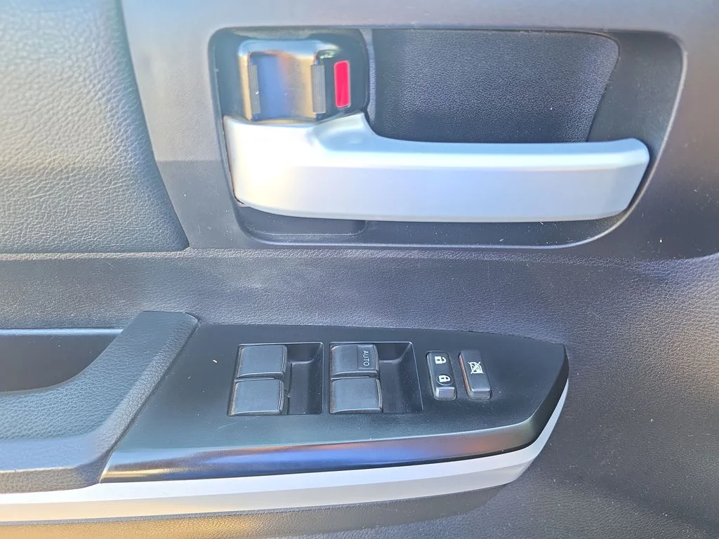 Used 2021 White Toyota SR5 image 18