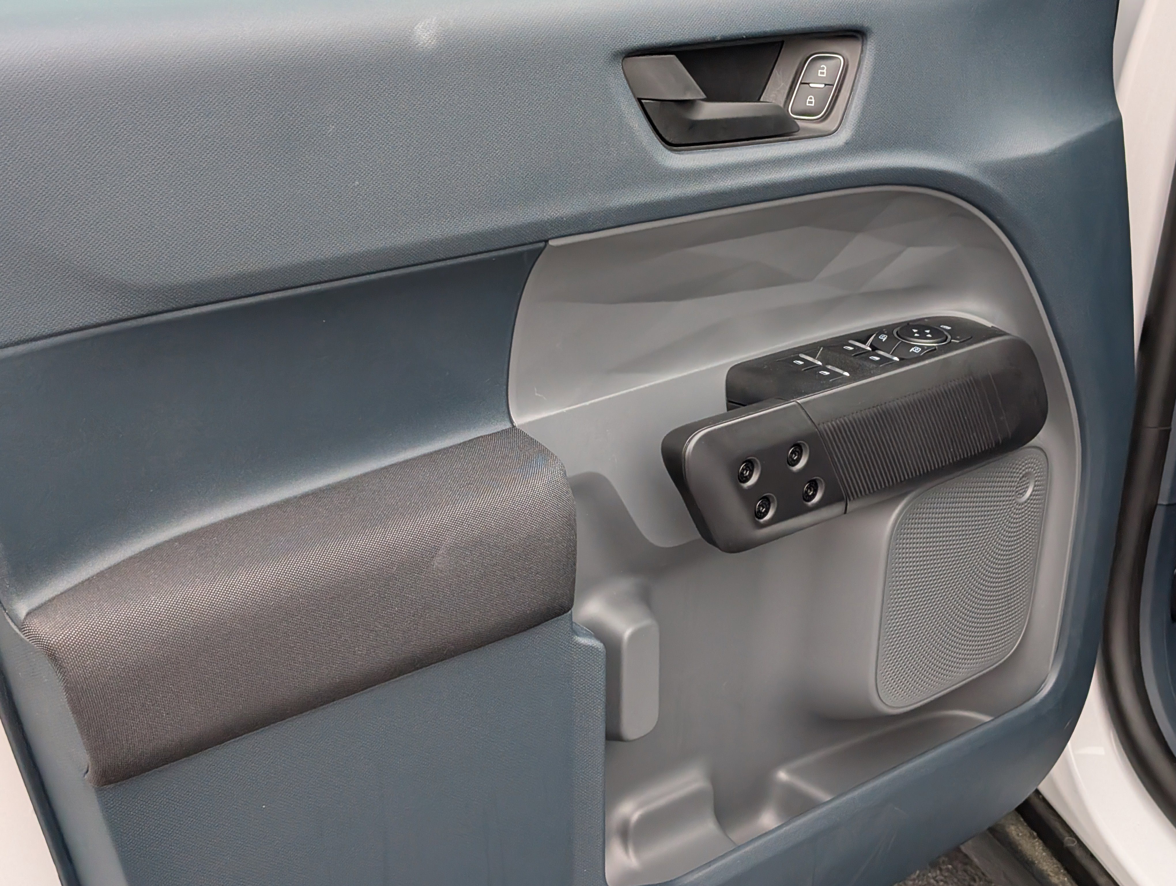 2025 Ford Maverick XL - Photo 16