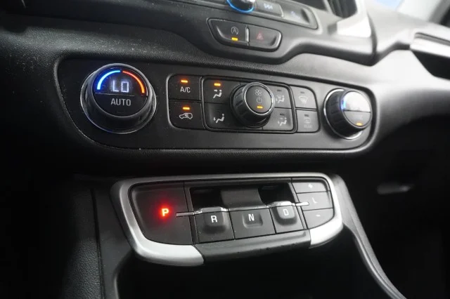 Used 2023  GMC SLE image 25