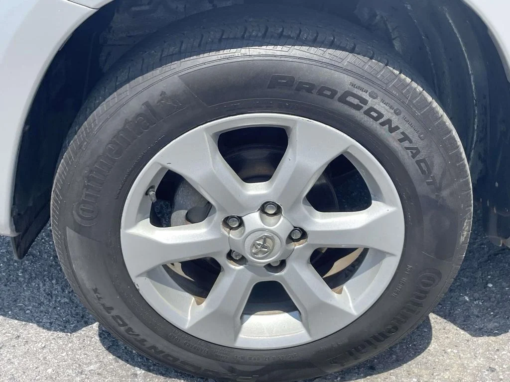 Used 2012 Classic Silver Metallic Toyota Limited image 7