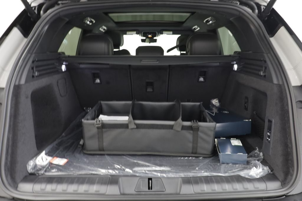 New 2026 Borasco Grey LAND ROVER SE image 19