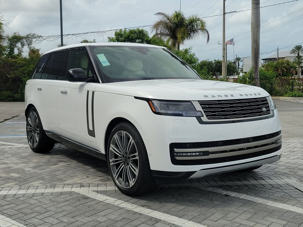 New 2026 Ostuni Pearl White Land Rover SE image 7