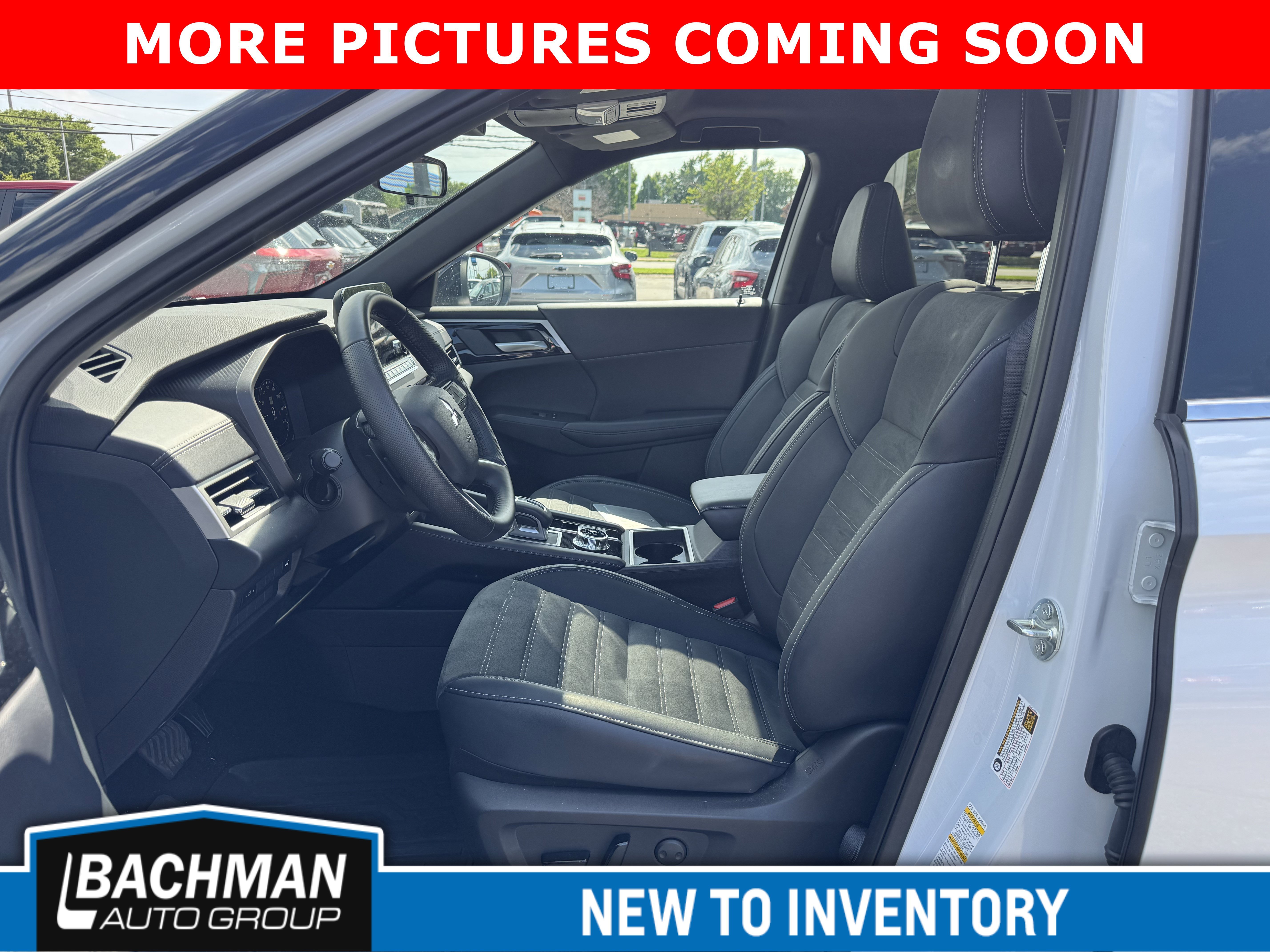 Used 2024 White Diamond Mitsubishi SE Black Edition w/Pano Roof image 6