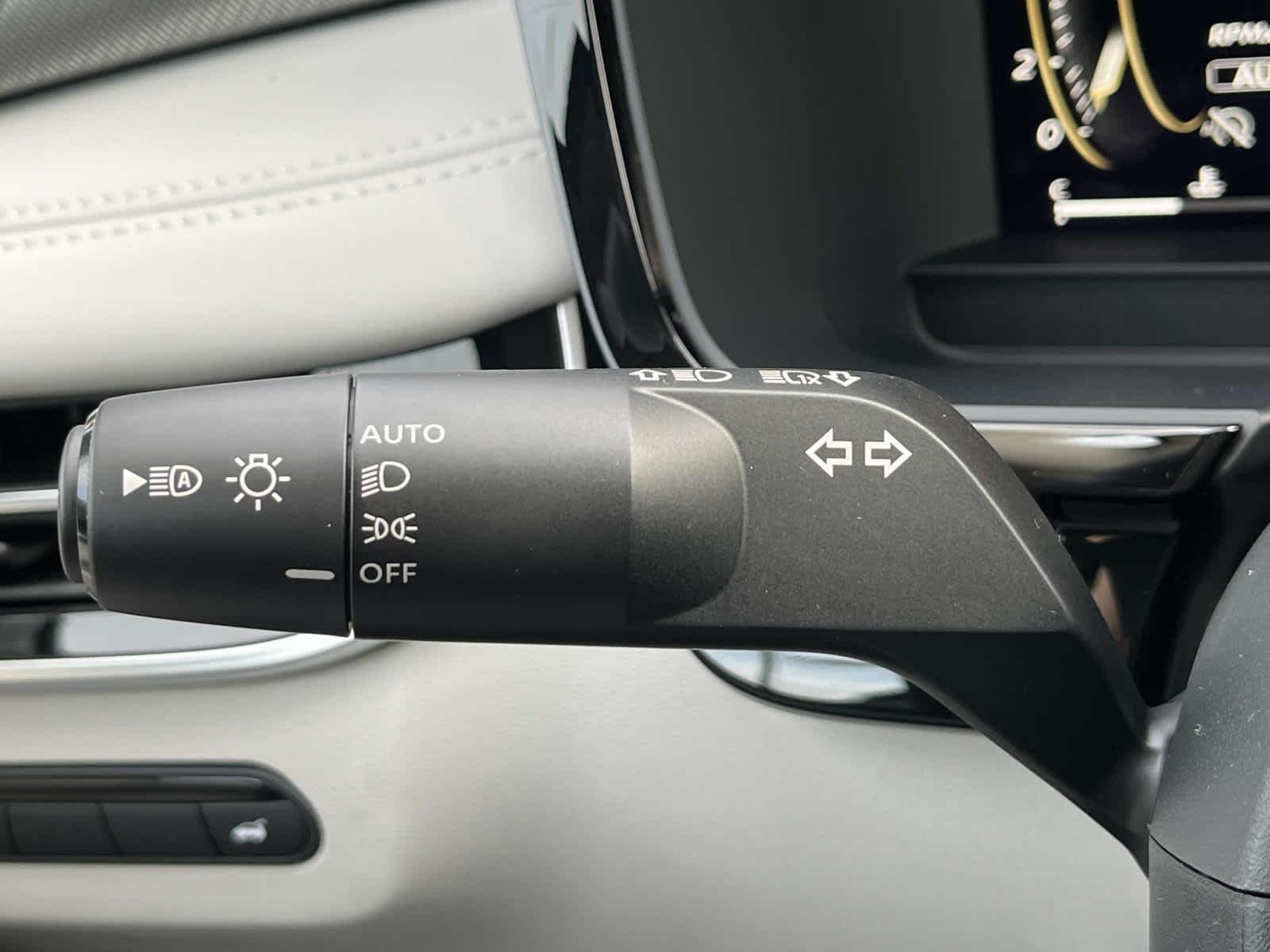 New 2027 Mineral Black INFINITI LUXE image 42