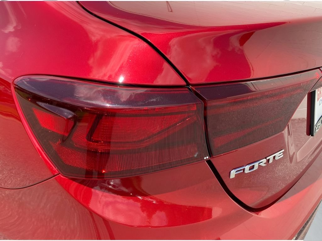 Used 2020 Currant Red Kia LXS image 23