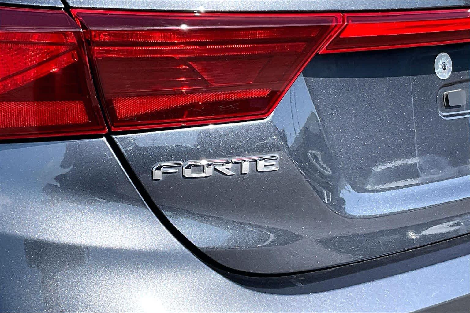 Used 2019 Gravity Gray Kia LXS image 10