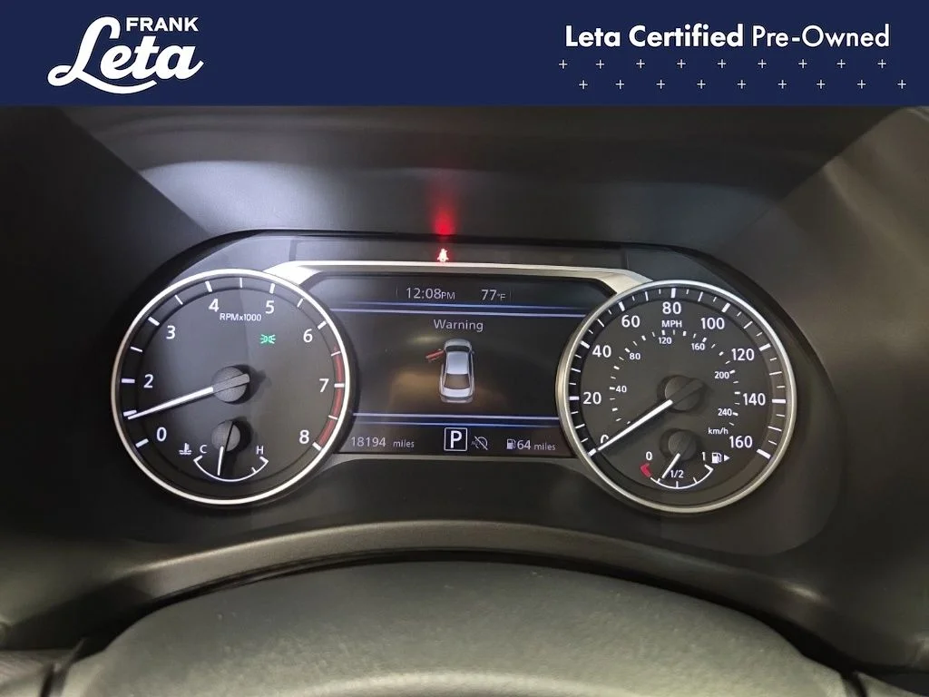Used 2025 White Nissan SR image 16