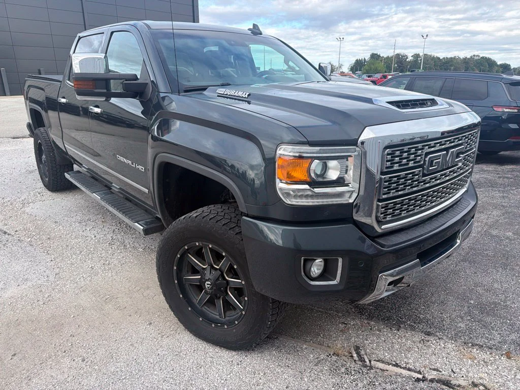 Used 2018 Gray GMC Denali image 5