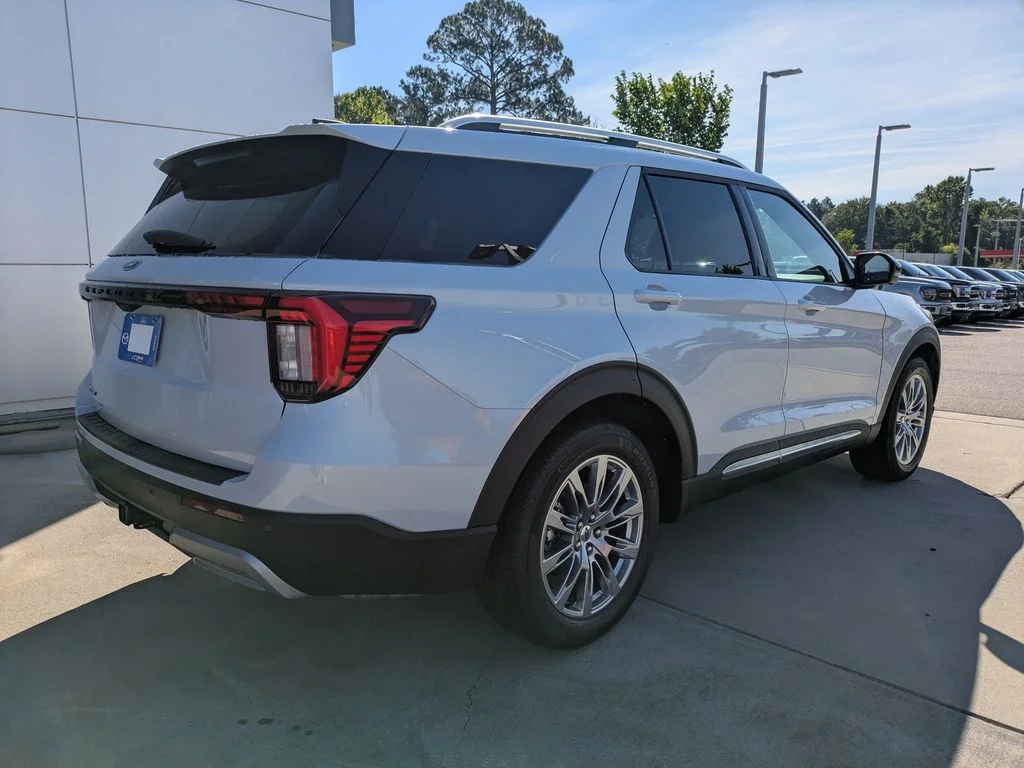 New 2026 Space White Metallic Ford Platinum image 4