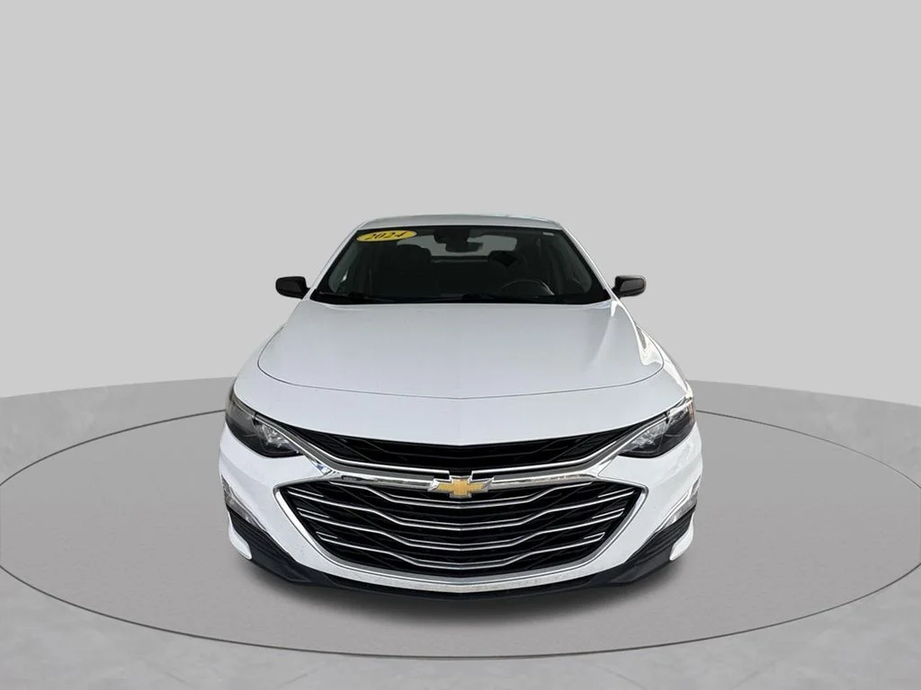 Used 2023 Summit White Chevrolet LS image 3