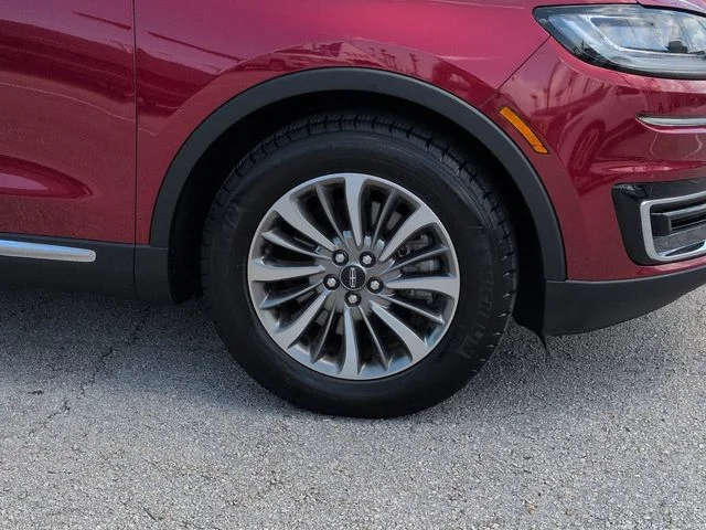 Certified Used 2019 Ruby Red Metallic Lincoln Select image 11