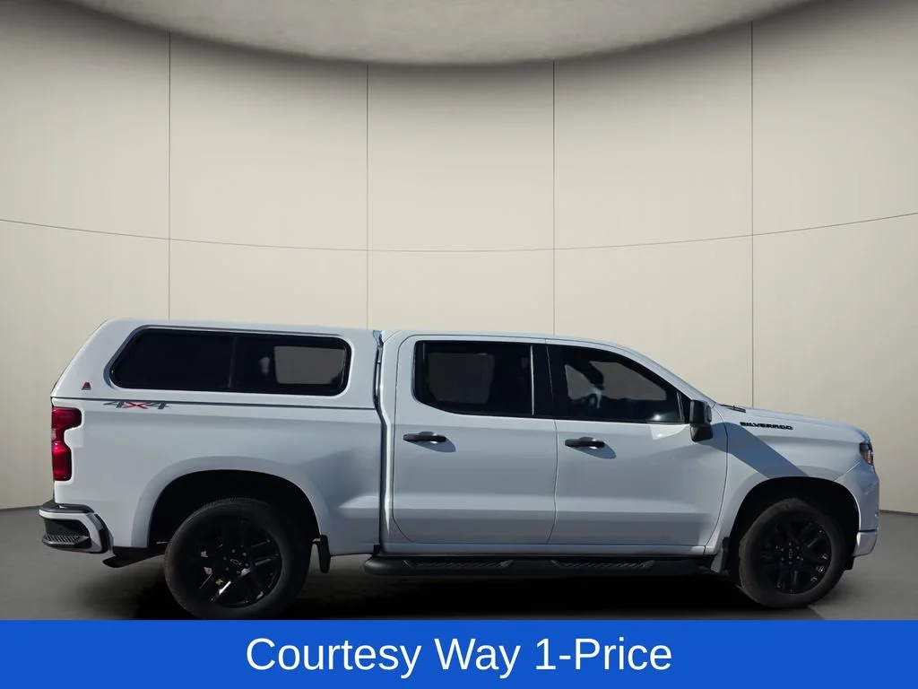 Used 2023 White Chevrolet Custom image 11