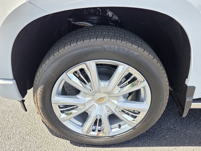 New 2026 Polar White Tricoat Chevrolet High Country image 5