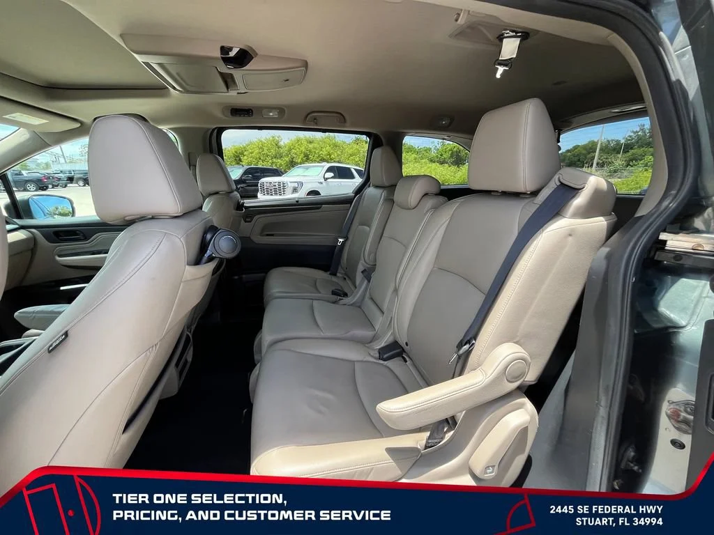 Used 2018 Green Honda Touring image 12