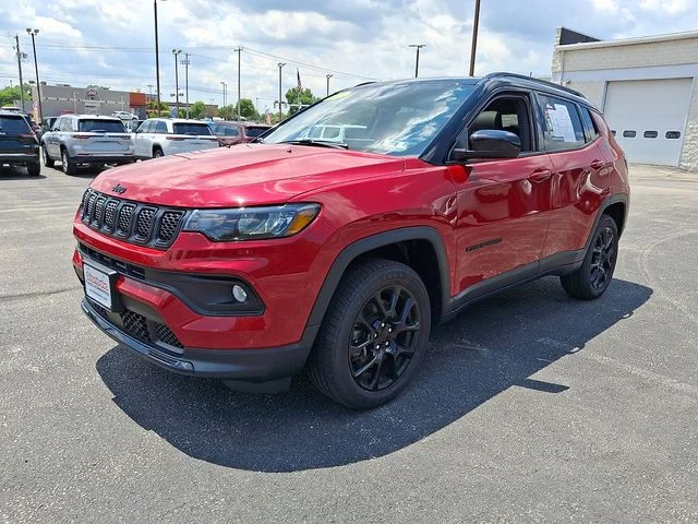 Used 2023 Red Jeep Latitude image 5