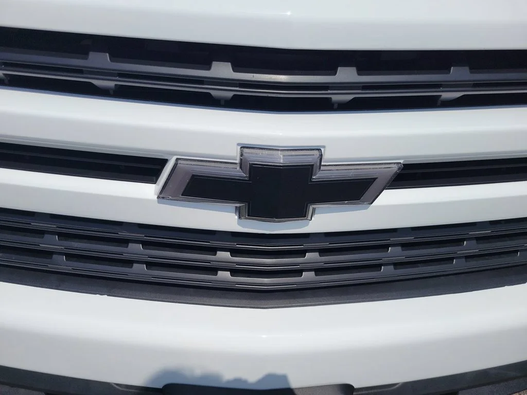 Certified Used 2021 SUMMIT WHITE Chevrolet RST image 30