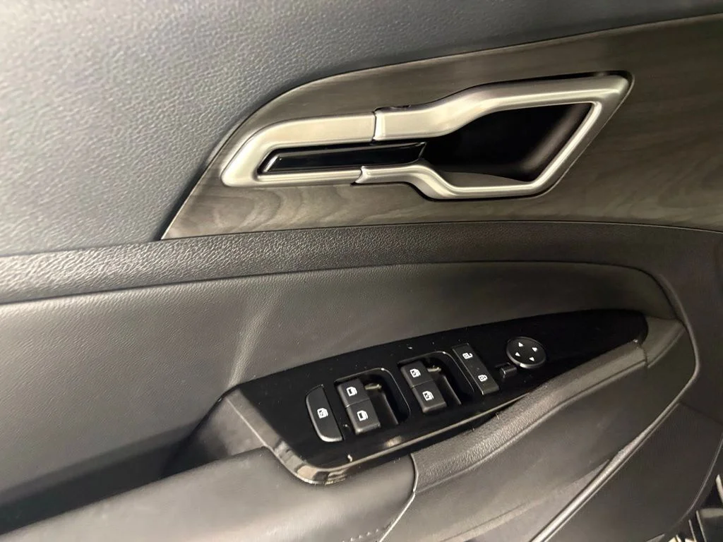 Used 2025 Black Kia X-Line image 20