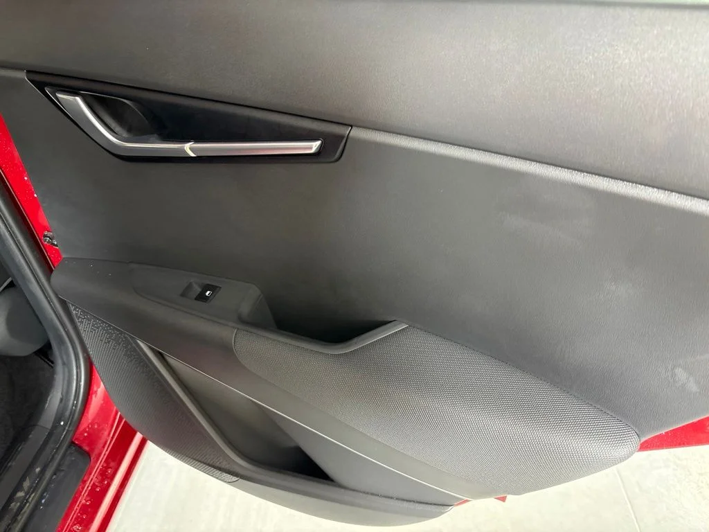Used 2023 Red Kia Wind image 18