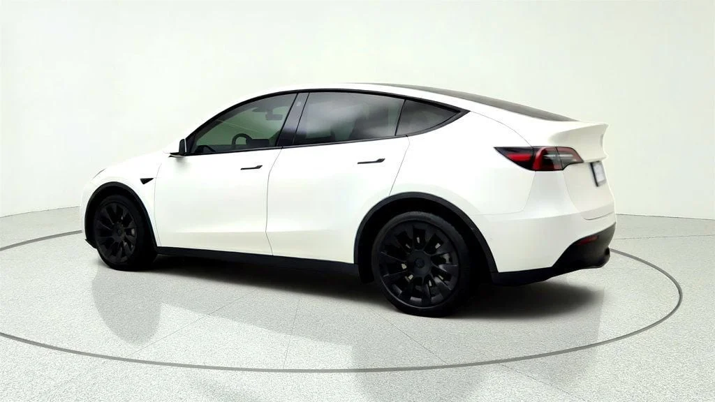 Used 2021 Pearl White Multi-Coat Tesla Long Range AWD w/ Acceleration Boost image 7