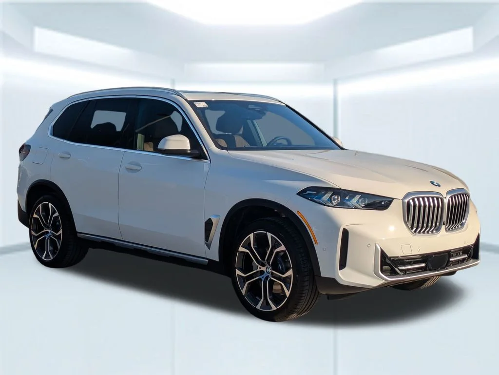 New 2026 White BMW sDrive40i image 7