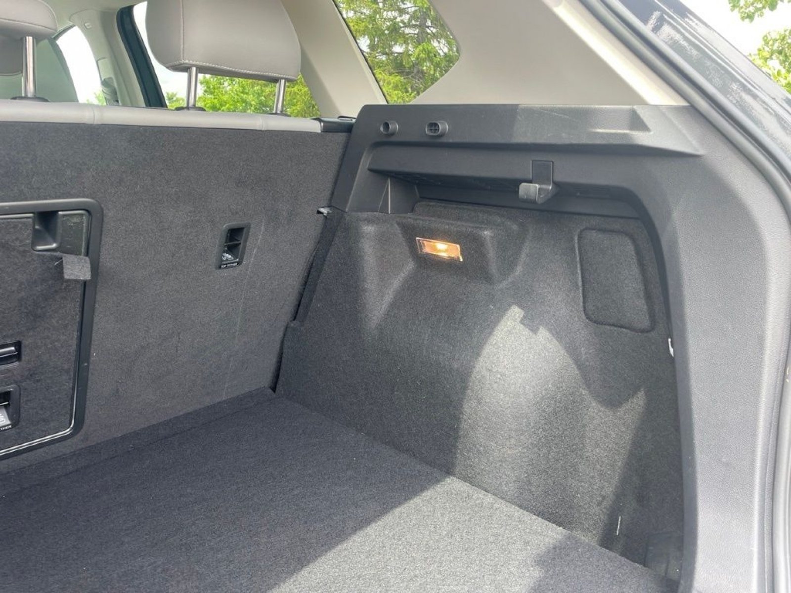 Used 2022 Gray Volkswagen 1.5T SE image 25