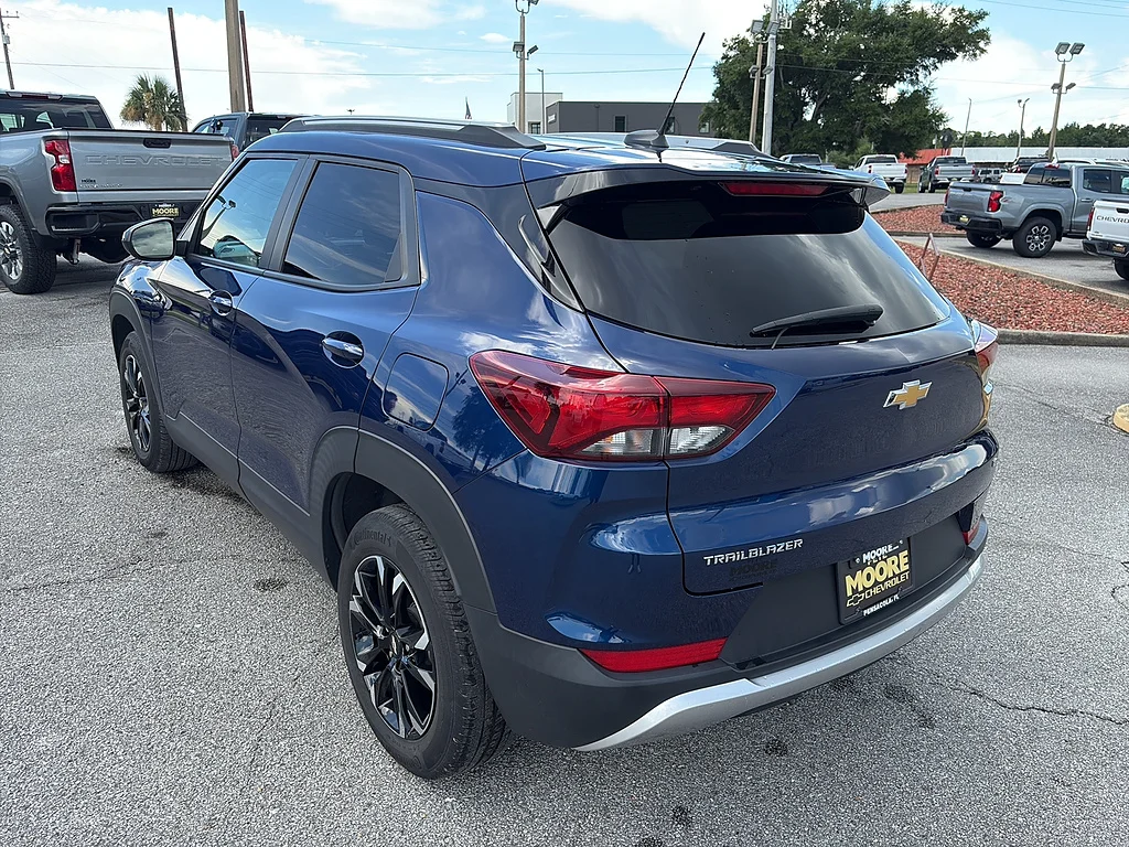 Used 2023 Blue Glow Metallic Chevrolet  image 6