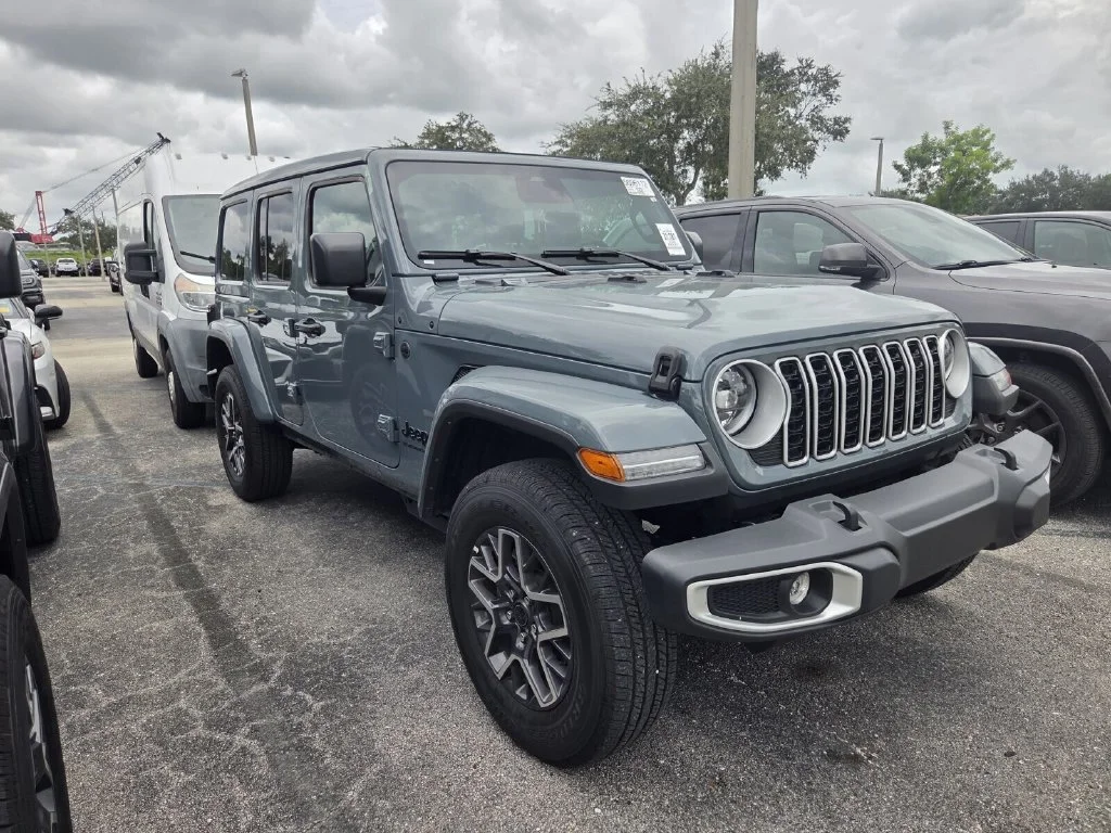 Used 2026 Anvil Clearcoat Jeep Sahara image 2