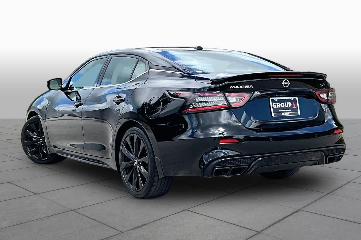 Used 2023 Super Black Nissan SR image 12