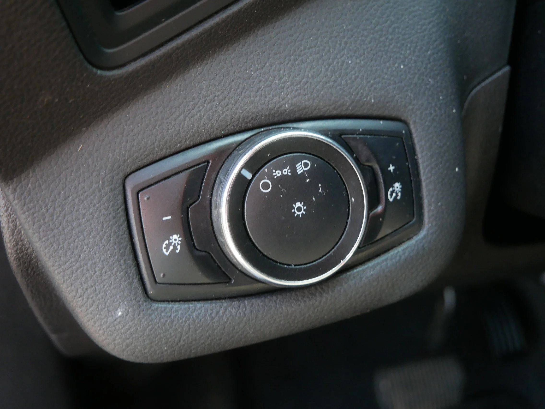 Used 2014 Sterling Gray Metallic Ford S image 23