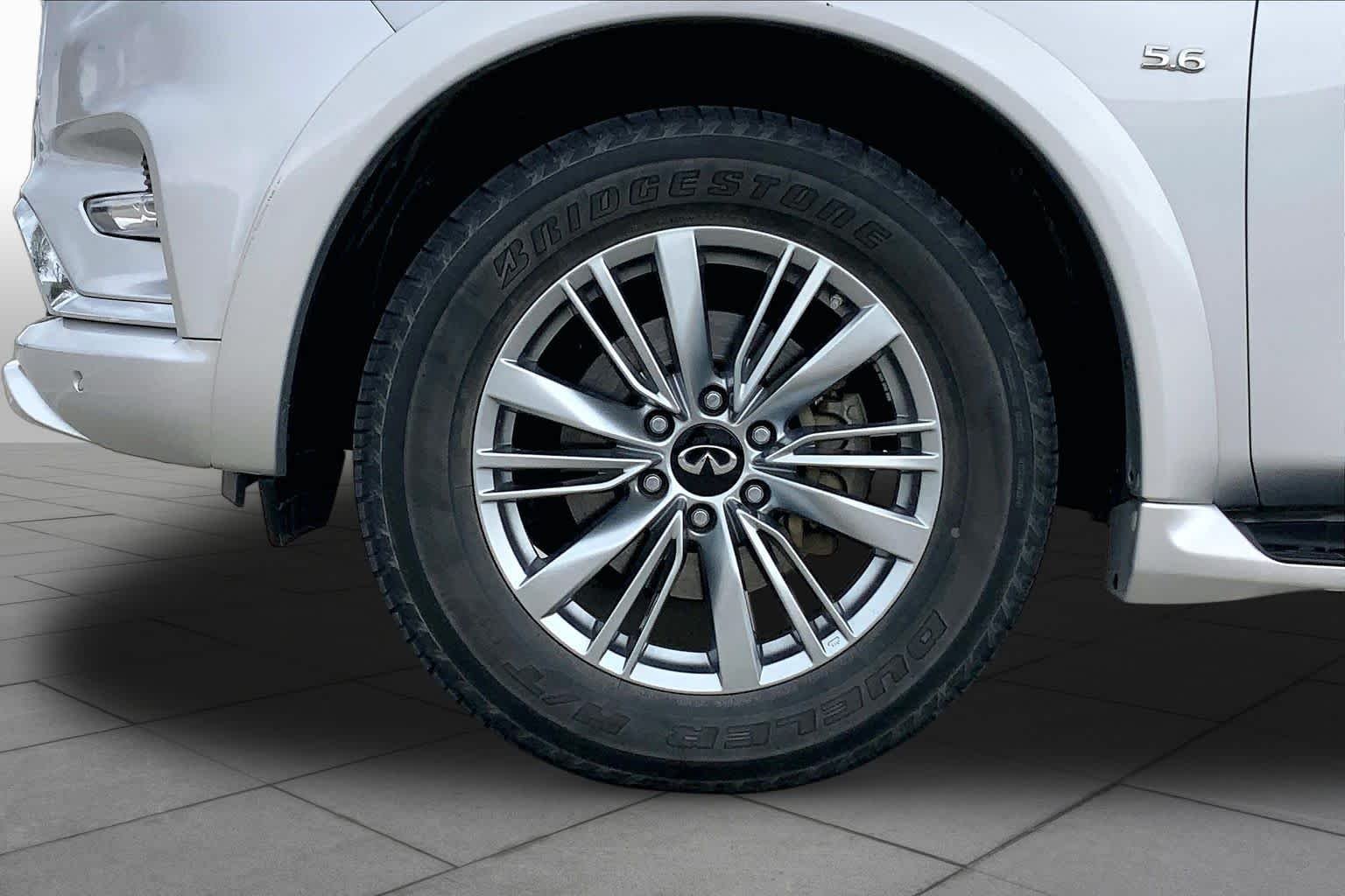 Used 2019 Liquid Platinum INFINITI LUXE image 11