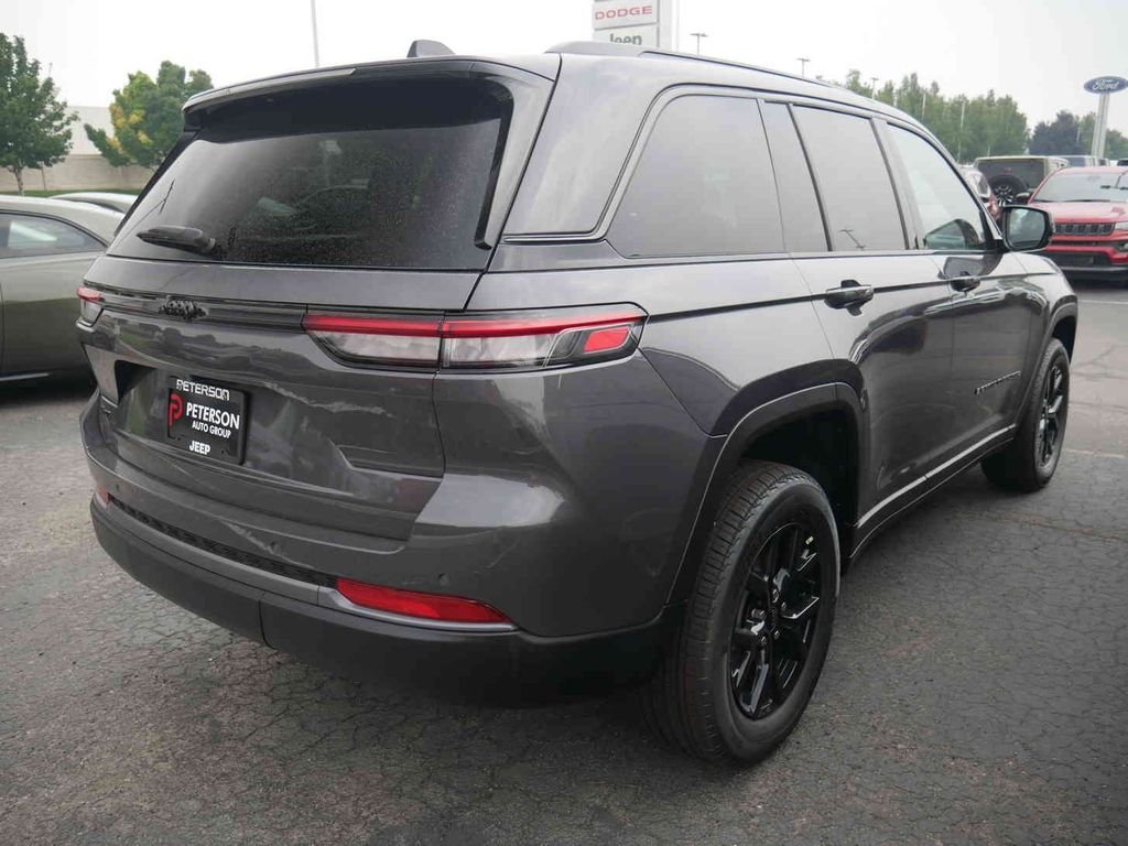 New 2026 Baltic Gray Metallic Clear-Coat Exterior Paint Jeep Laredo image 18