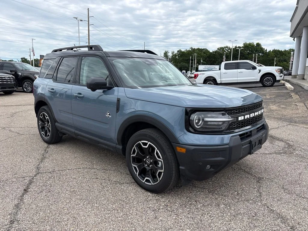 Used 2025 Azure Gray Metallic Ford Outer Banks image 1