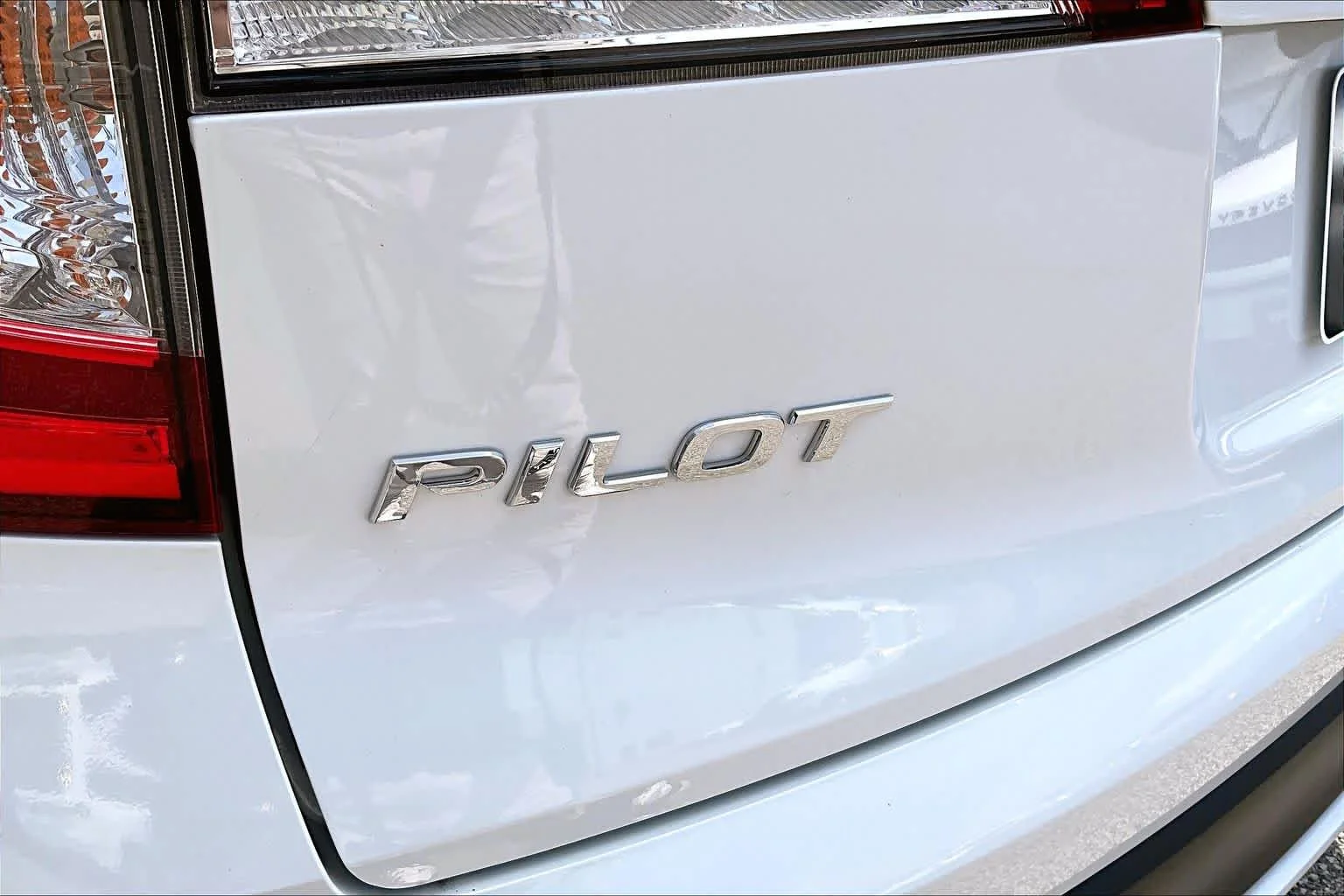 Used 2021 Platinum White Pearl Honda EX-L image 10