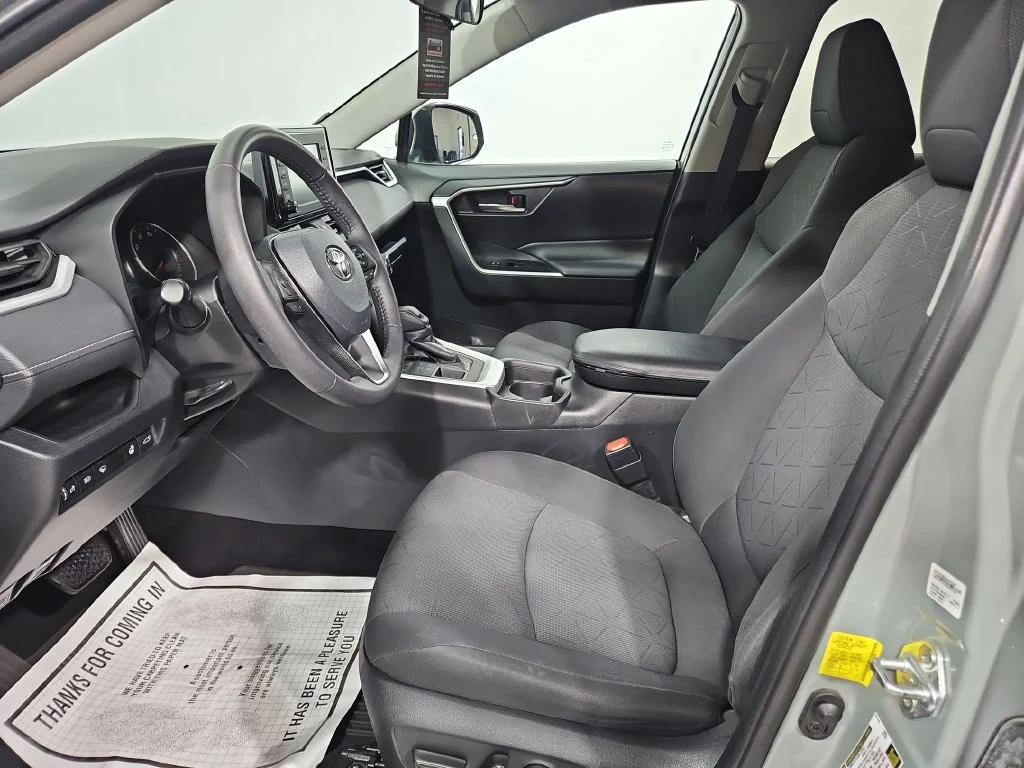 Used 2021  Toyota XLE image 10