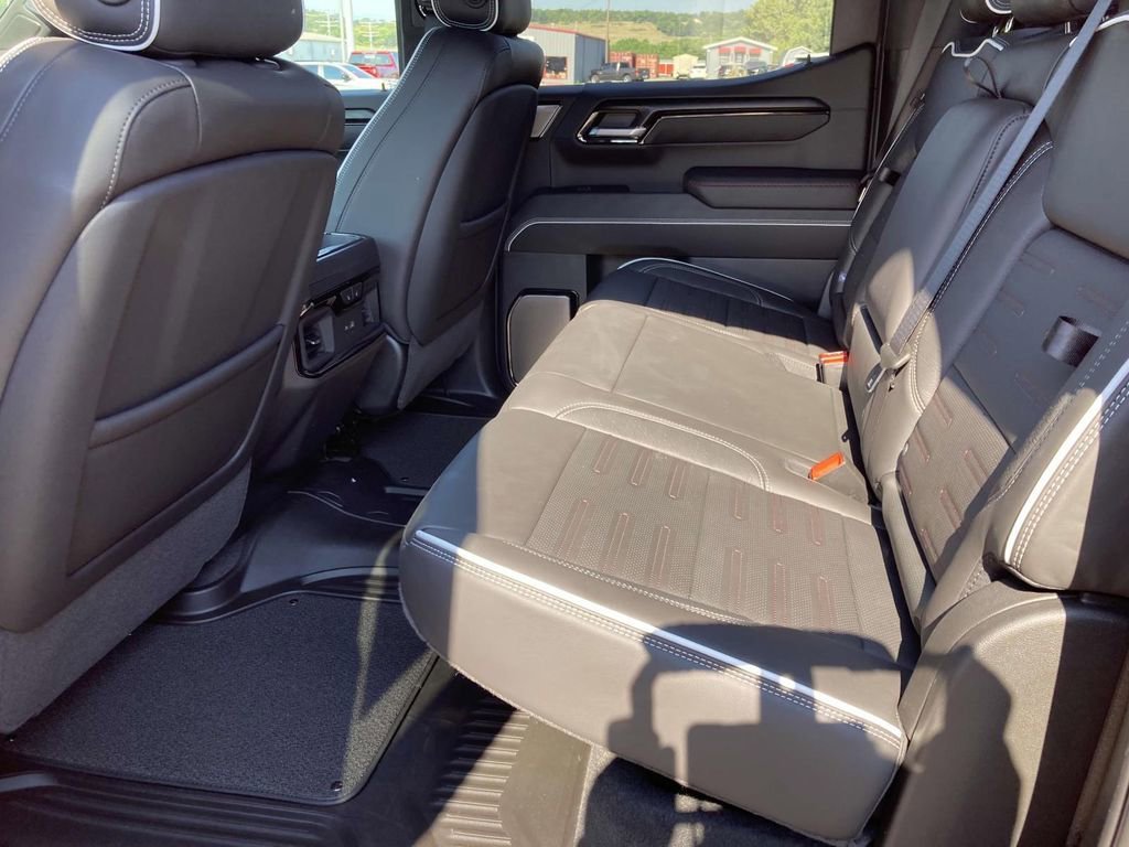 2025 GMC Sierra 1500 AT4X - Photo 12