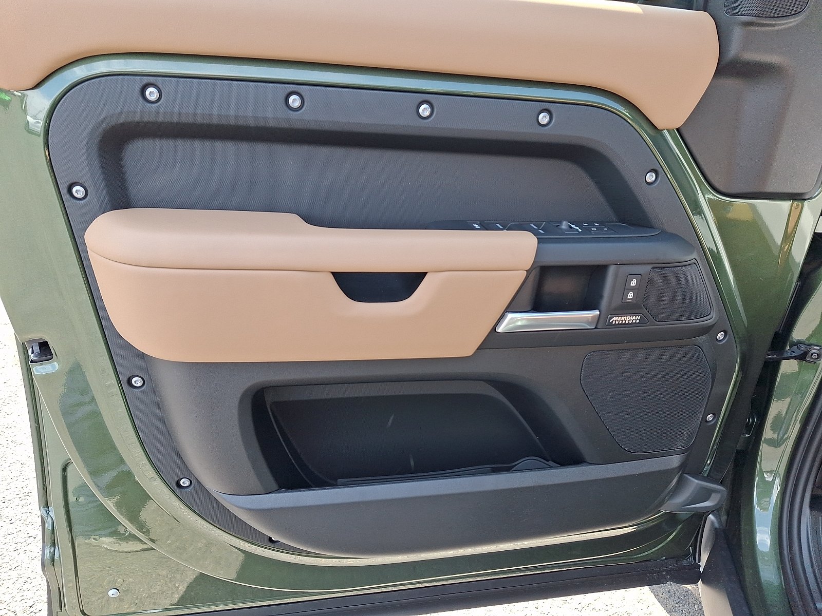 New 2026 Woolstone Green Land Rover P500 X-Dynamic SE image 10
