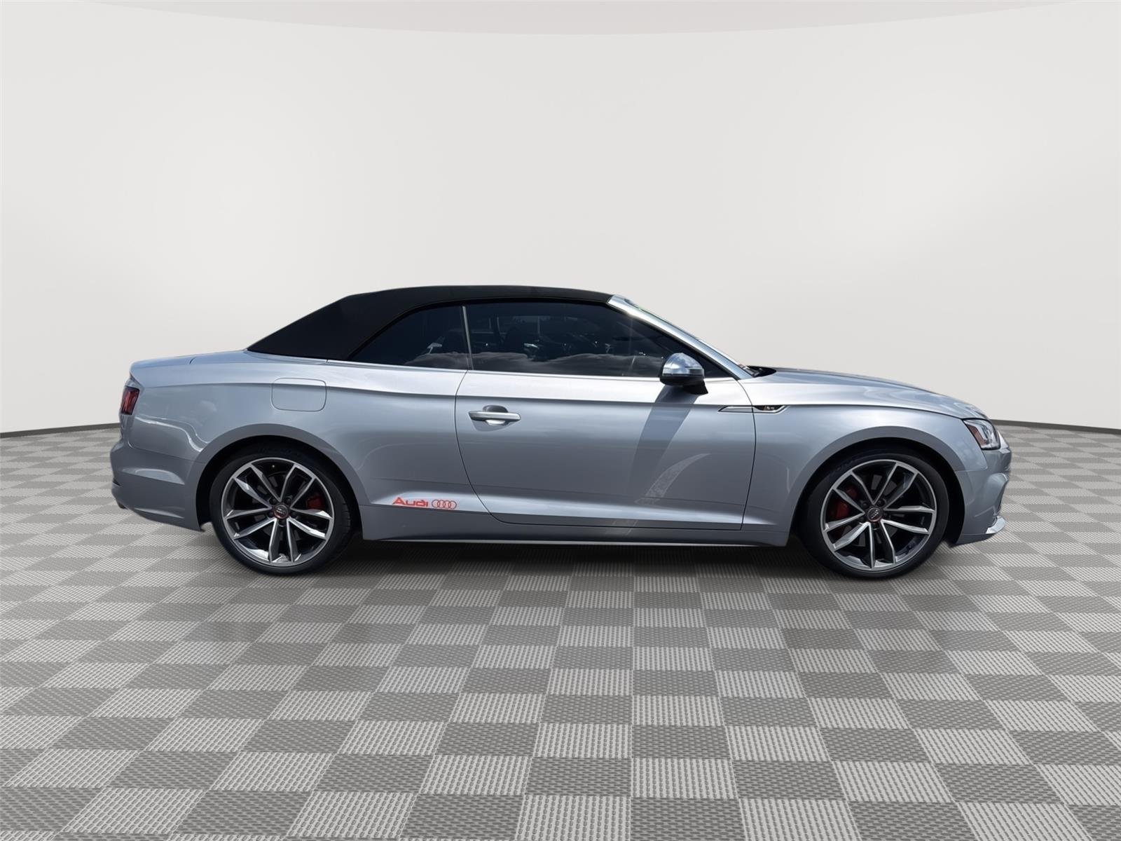 Used 2018 Florett Silver Metallic/Black Roof Audi Prestige image 18