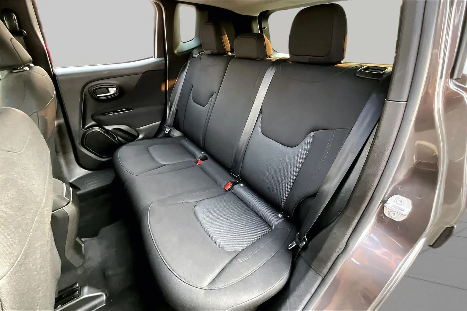 Used 2020 Granite Crystal Metallic Clearcoat Jeep Sport image 20