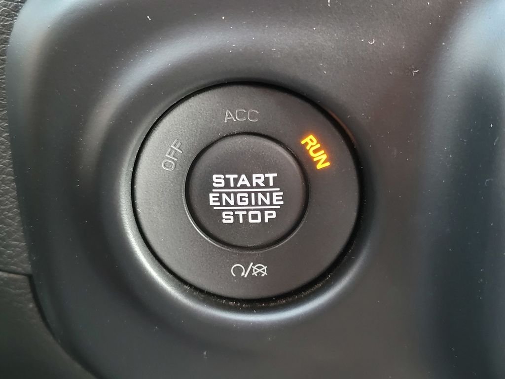 Used 2023 Silver Jeep Mojave image 23