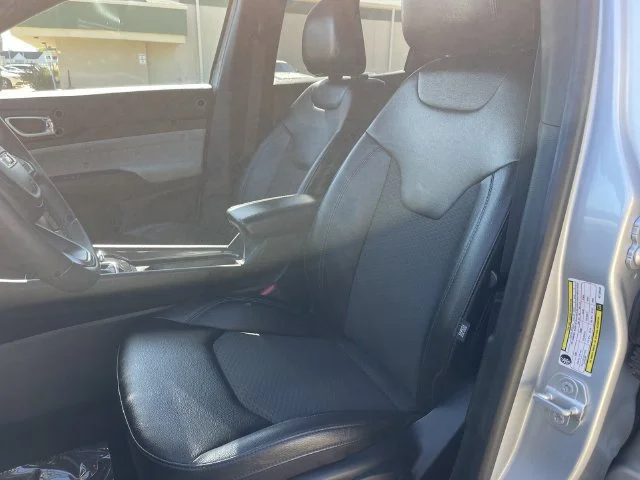Used 2024 Silver Jeep Latitude image 11